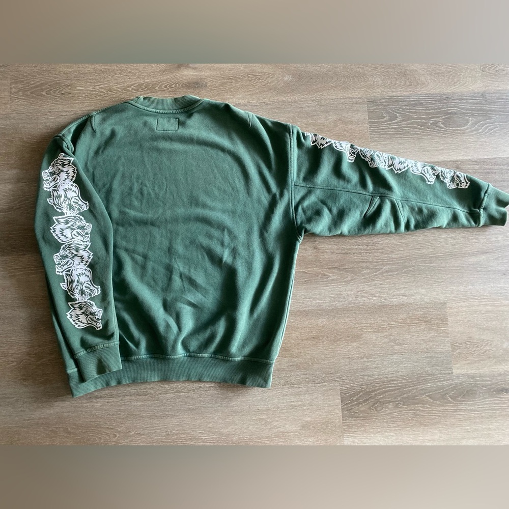 Green  Darcsport Wolves Men's Sweater “L”